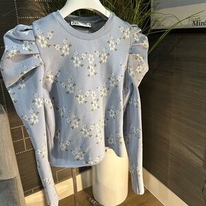 Zara Women's Light Blue Floral Sweater